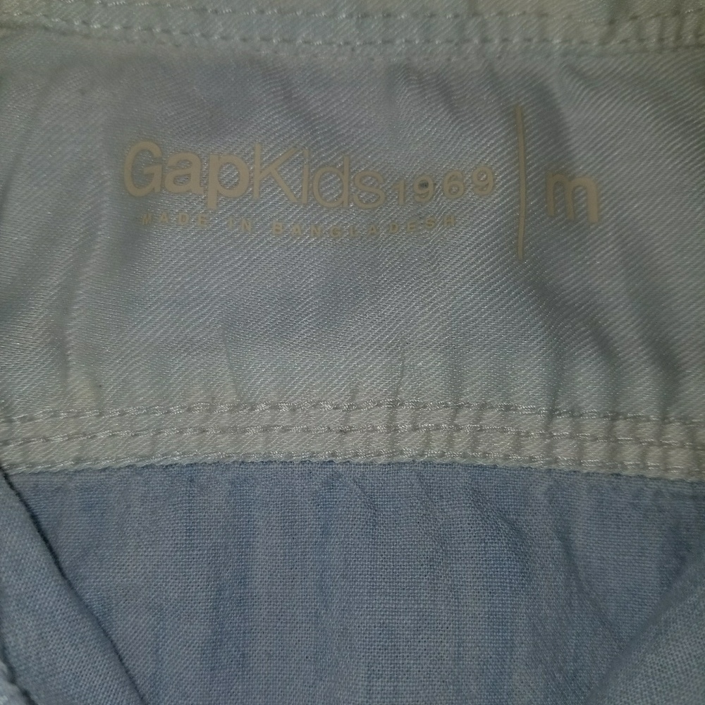 😊SOLD😊 Boys Gap Kids Chambray Shirt - Picture 2 of 2